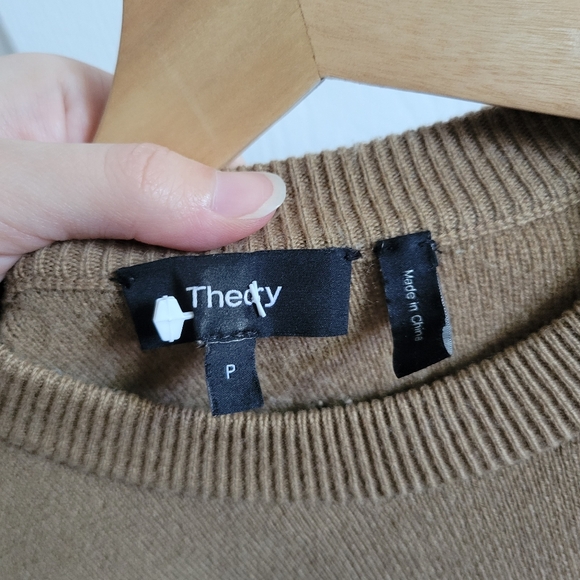 Theory Relaxed Drop Shoulder Sweater Beige Canvas Camel Brown Wool Cashmere - Picture 2 of 5